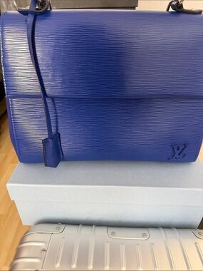 Louis Vuitton Epi Blue Cluny Shoulder Bag